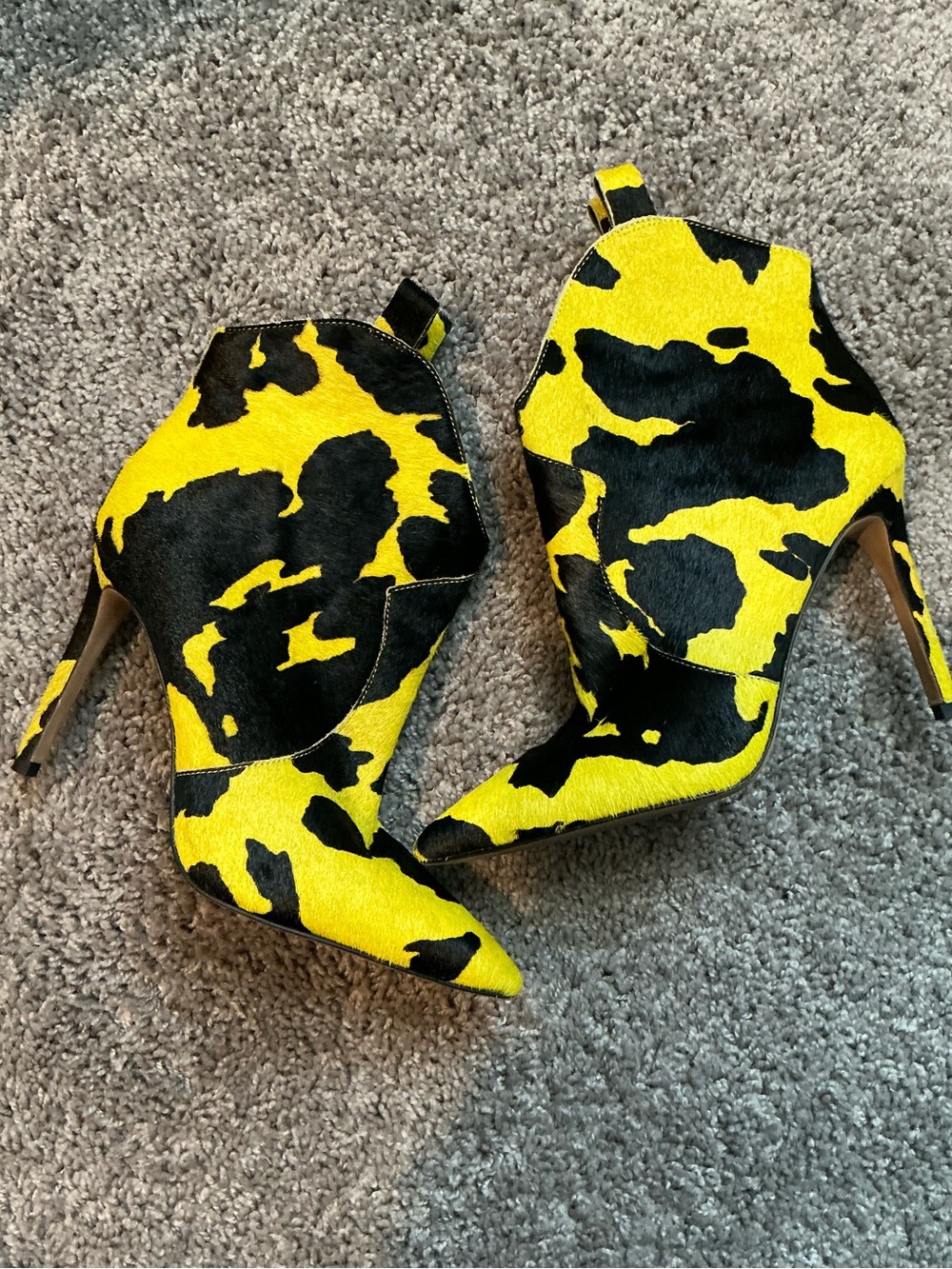 Jessica Simpson Yellow and Black Cow-Print Stiletto Pumps